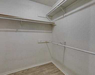 902 Wayne Avenue - Photo Thumbnail 19