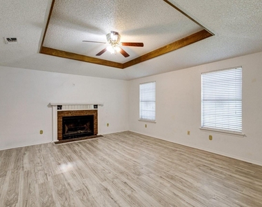 902 Wayne Avenue - Photo Thumbnail 4