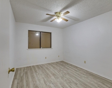 902 Wayne Avenue - Photo Thumbnail 21
