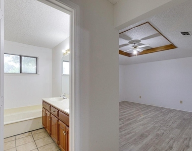902 Wayne Avenue - Photo Thumbnail 14
