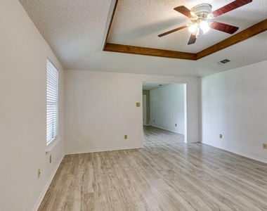 902 Wayne Avenue - Photo Thumbnail 6