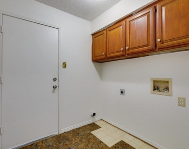 902 Wayne Avenue - Photo Thumbnail 23