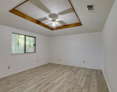 902 Wayne Avenue - Photo Thumbnail 15