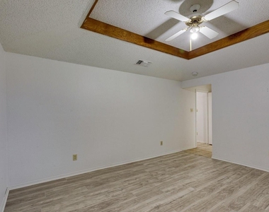 902 Wayne Avenue - Photo Thumbnail 16