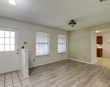 902 Wayne Avenue - Photo Thumbnail 7