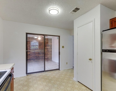 902 Wayne Avenue - Photo Thumbnail 13