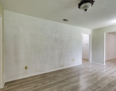 902 Wayne Avenue - Photo Thumbnail 8