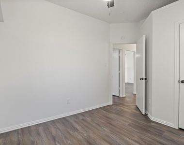 1308 London Drive - Photo Thumbnail 16