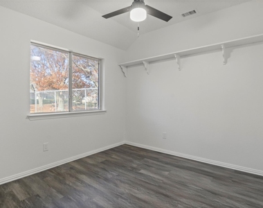 1308 London Drive - Photo Thumbnail 15