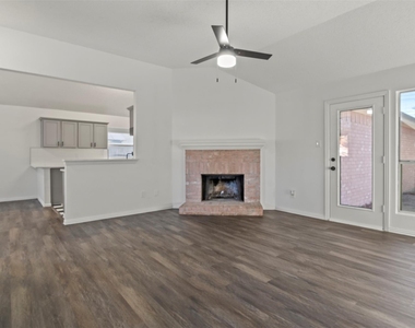 1308 London Drive - Photo Thumbnail 7