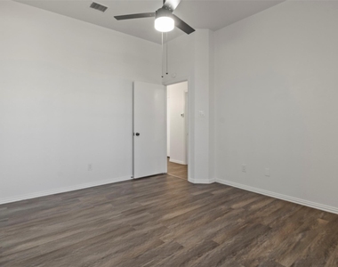 1308 London Drive - Photo Thumbnail 9