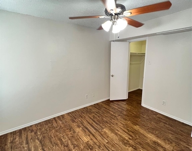9520 Royal Lane - Photo Thumbnail 4
