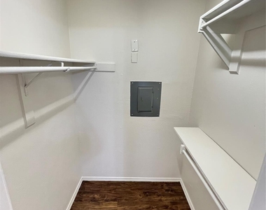 9520 Royal Lane - Photo Thumbnail 5