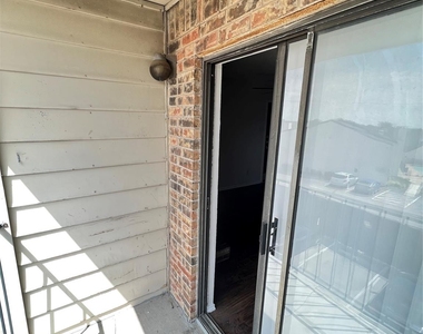 9520 Royal Lane - Photo Thumbnail 6