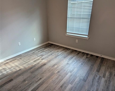 623 Antonio Lane - Photo Thumbnail 9