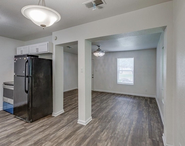 1738 Oak Hill Circle - Photo Thumbnail 12