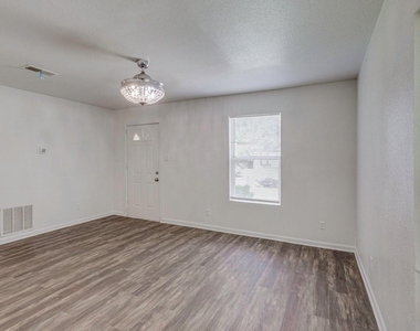 1738 Oak Hill Circle - Photo Thumbnail 5