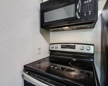 1738 Oak Hill Circle - Photo Thumbnail 9