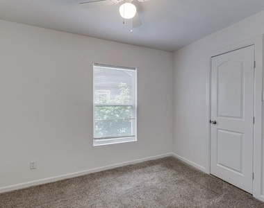 1738 Oak Hill Circle - Photo Thumbnail 17