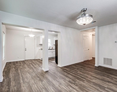 1738 Oak Hill Circle - Photo Thumbnail 6