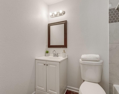 1738 Oak Hill Circle - Photo Thumbnail 19