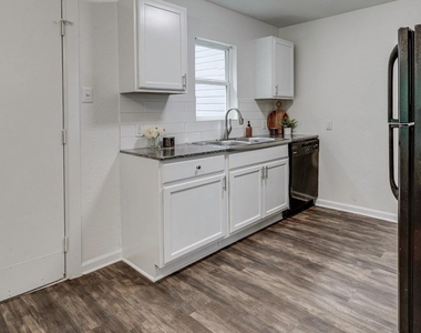 1738 Oak Hill Circle - Photo Thumbnail 7