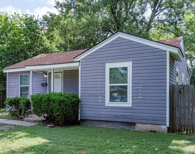 1738 Oak Hill Circle - Photo Thumbnail 2