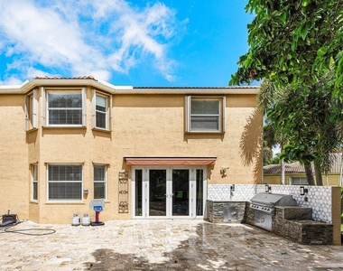 6328 Stonehurst Circle - Photo Thumbnail 32