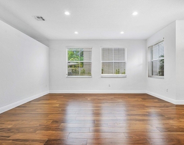 6328 Stonehurst Circle - Photo Thumbnail 9