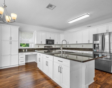 6328 Stonehurst Circle - Photo Thumbnail 14