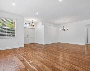 6328 Stonehurst Circle - Photo Thumbnail 6