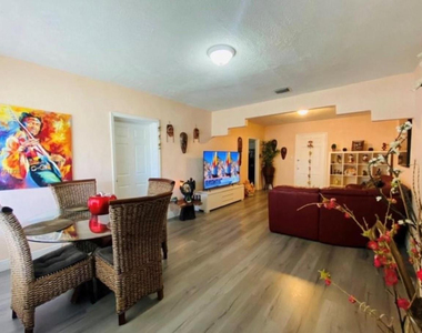 4201 Sw 25th Street - Photo Thumbnail 3