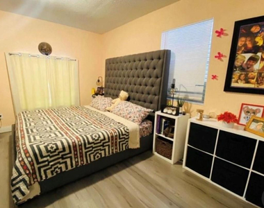 4201 Sw 25th Street - Photo Thumbnail 4