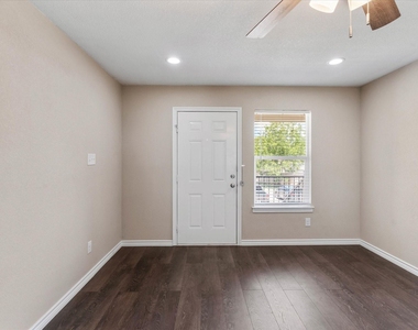 1406 Courtney Place - Photo Thumbnail 3