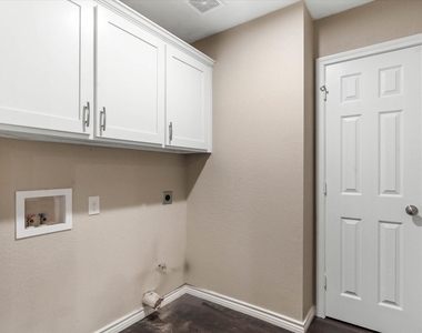 1406 Courtney Place - Photo Thumbnail 23