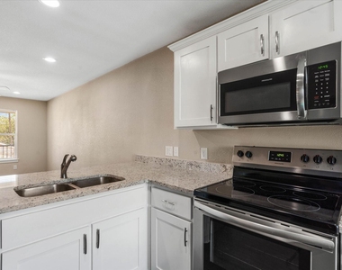 1406 Courtney Place - Photo Thumbnail 8