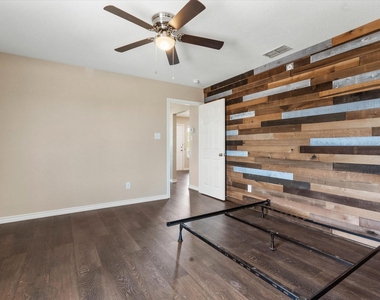 1406 Courtney Place - Photo Thumbnail 15