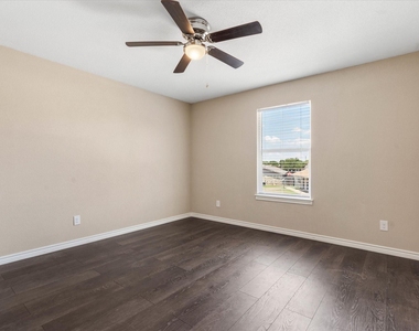 1406 Courtney Place - Photo Thumbnail 21