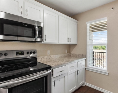 1406 Courtney Place - Photo Thumbnail 10