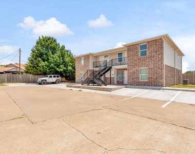 1406 Courtney Place - Photo Thumbnail 24
