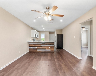 1406 Courtney Place - Photo Thumbnail 13