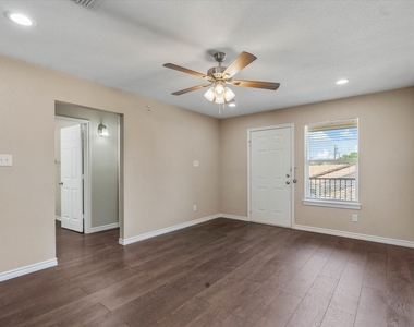 1406 Courtney Place - Photo Thumbnail 11