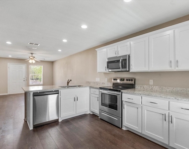 1406 Courtney Place - Photo Thumbnail 1