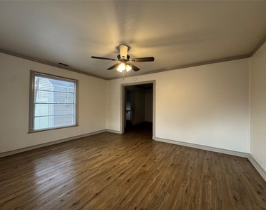 310 Avenue J - Photo Thumbnail 10