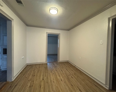 310 Avenue J - Photo Thumbnail 5