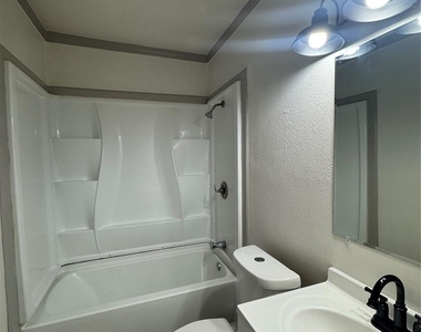 310 Avenue J - Photo Thumbnail 8