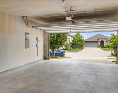 801 Oriel Circle - Photo Thumbnail 23