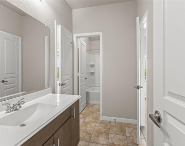 801 Oriel Circle - Photo Thumbnail 16