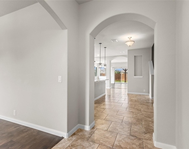 801 Oriel Circle - Photo Thumbnail 3