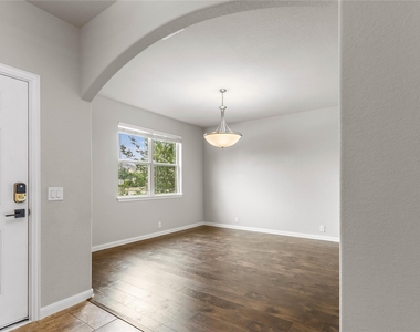 801 Oriel Circle - Photo Thumbnail 4